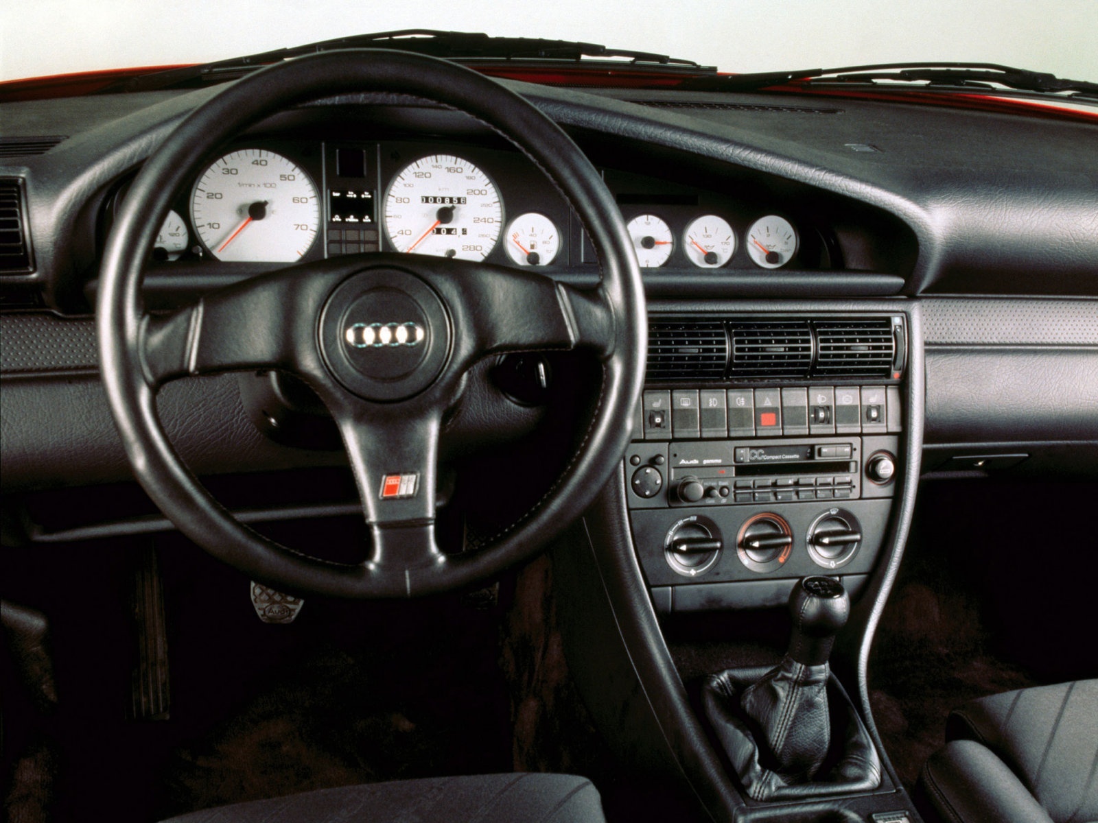 Детали салона Audi 100 (45)